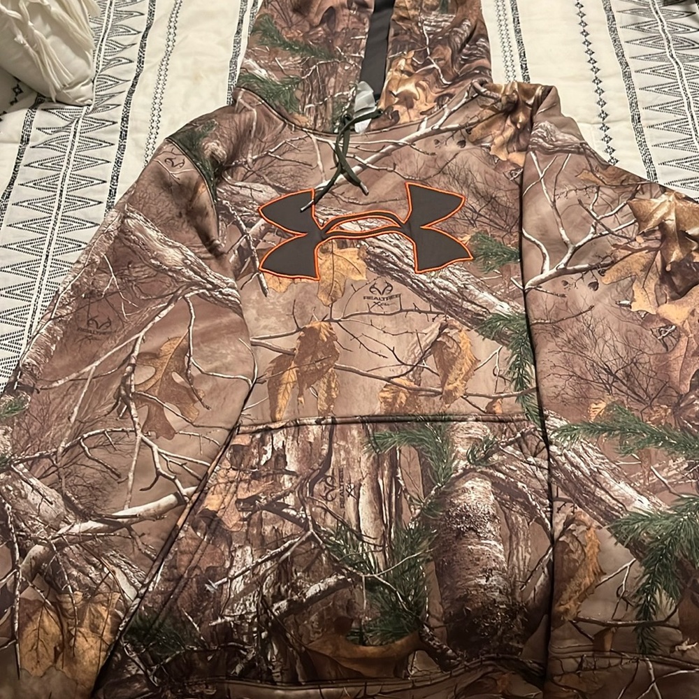 Large underarmor camo jacket used